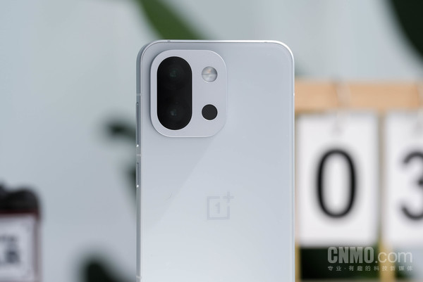 首销表现超预期！为什么这么多人都要买一加13T？