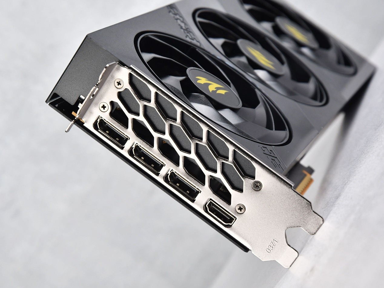 影驰RTX 5060魔刃评测：磁吸RGB光效的50系甜点