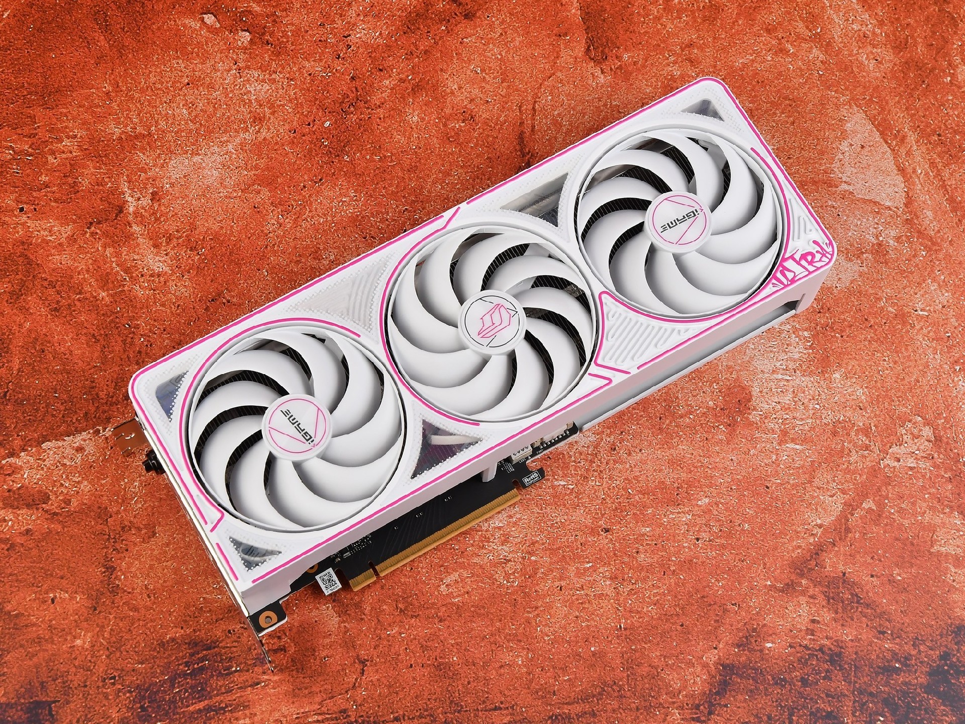 iGame RTX 5060实测《F1 25》 2K终极光追无压力！