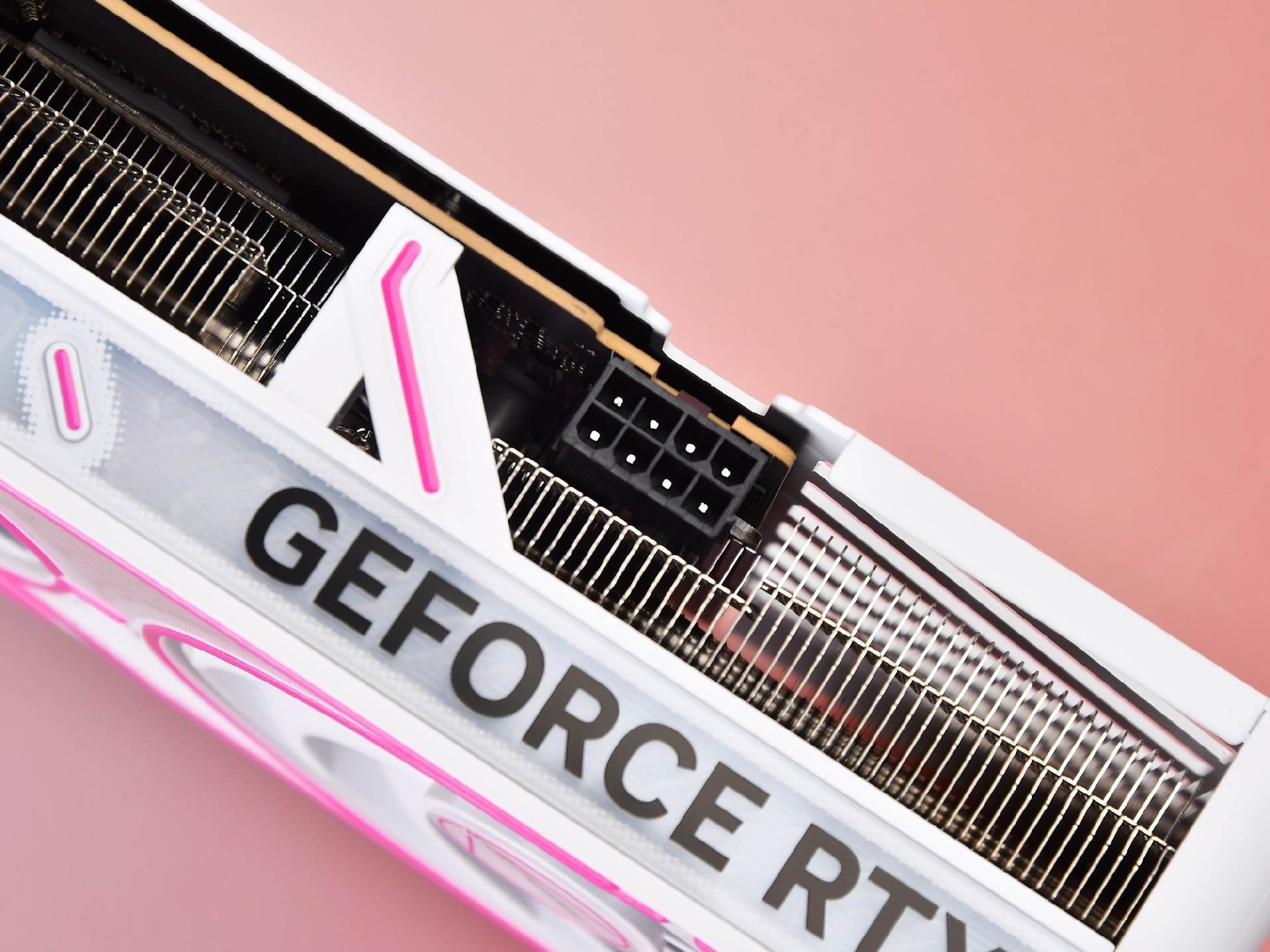 iGame GeForce RTX 5050 Ultra W DUO显卡评测 迭代优选 4060“接班人”