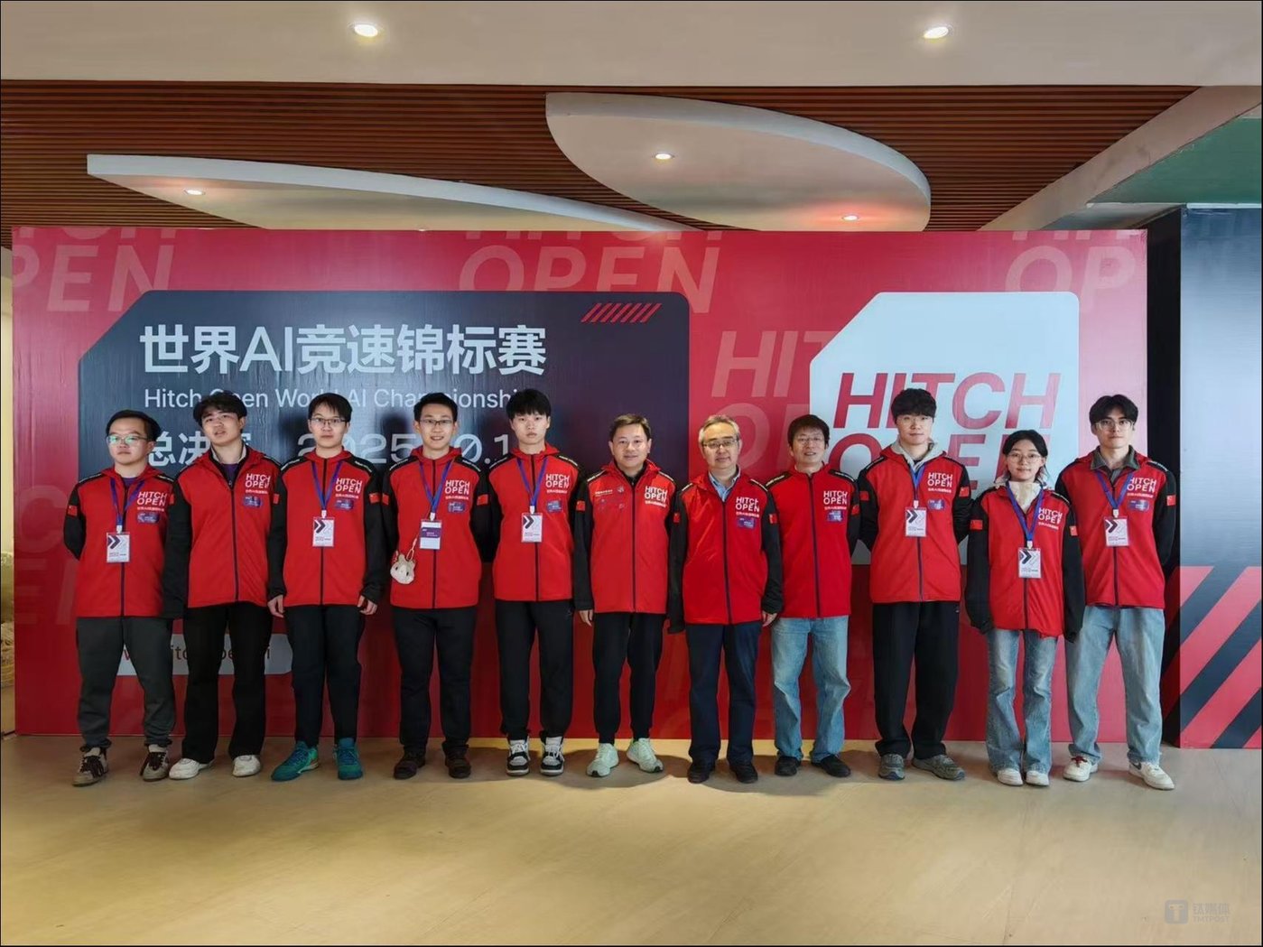 Hitch Open世界AI竞速锦标赛冠军战队清华大学极限竞速战队