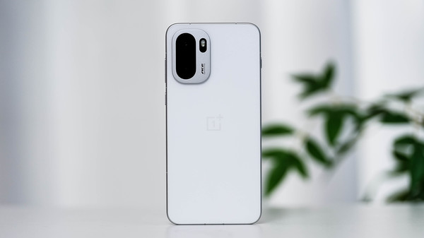 一加 Ace 6 评测:165Hz高帧体验,这次真的旦用难回 一加 Ace 6 评测:165Hz高帧体验,这次真的旦用难回