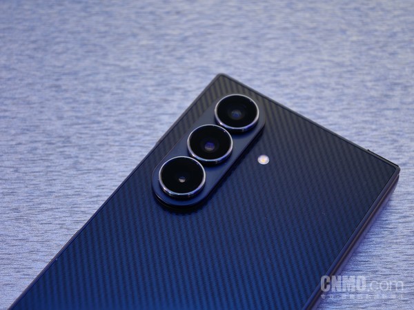 三星Galaxy Z TriFold采用后置三摄设计 三星Galaxy Z TriFold采用后置三摄设计