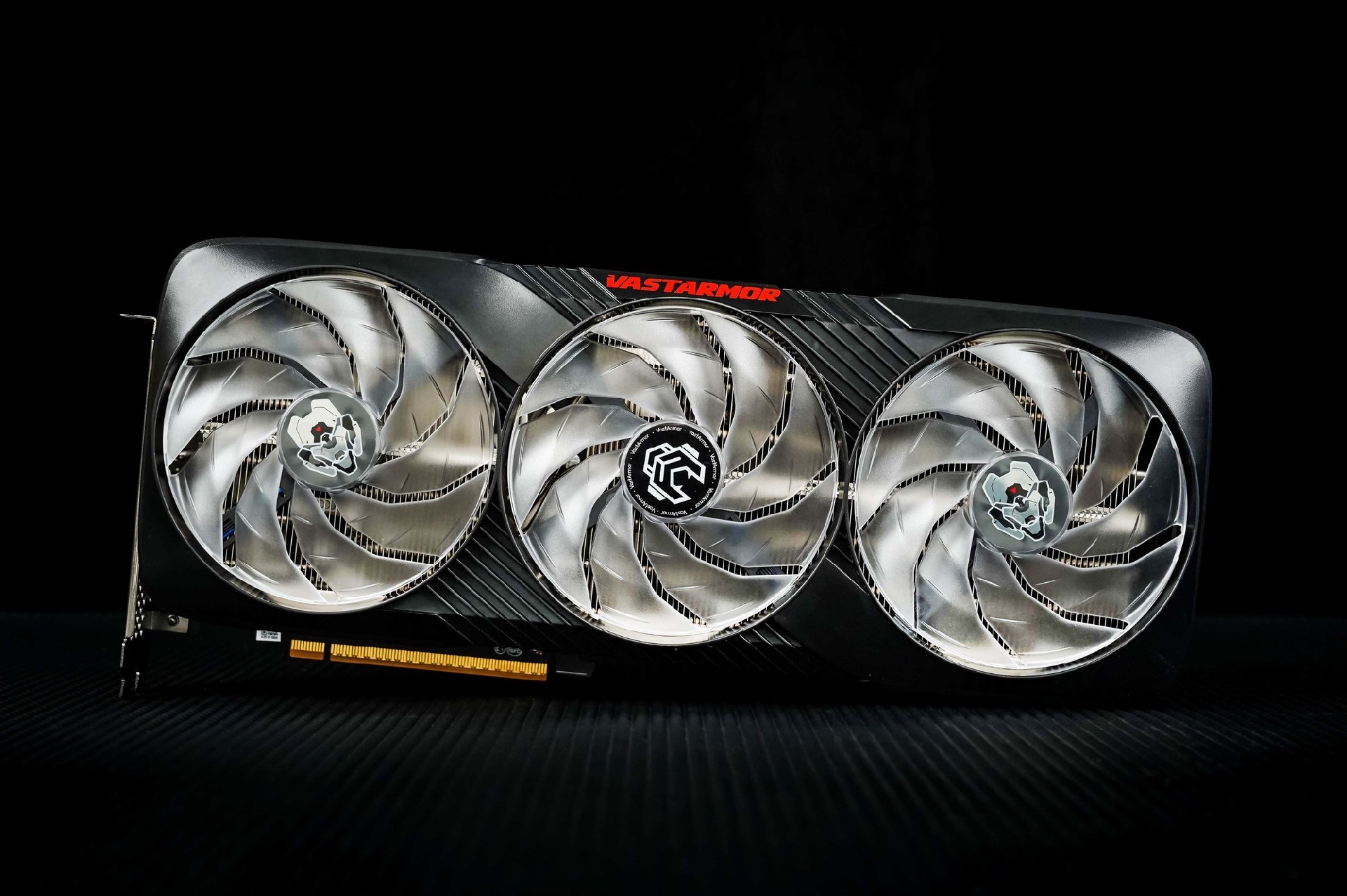 瀚铠RX 9070 XT 超合金Pro 《黑神话》FSR 4测试:史诗级提升