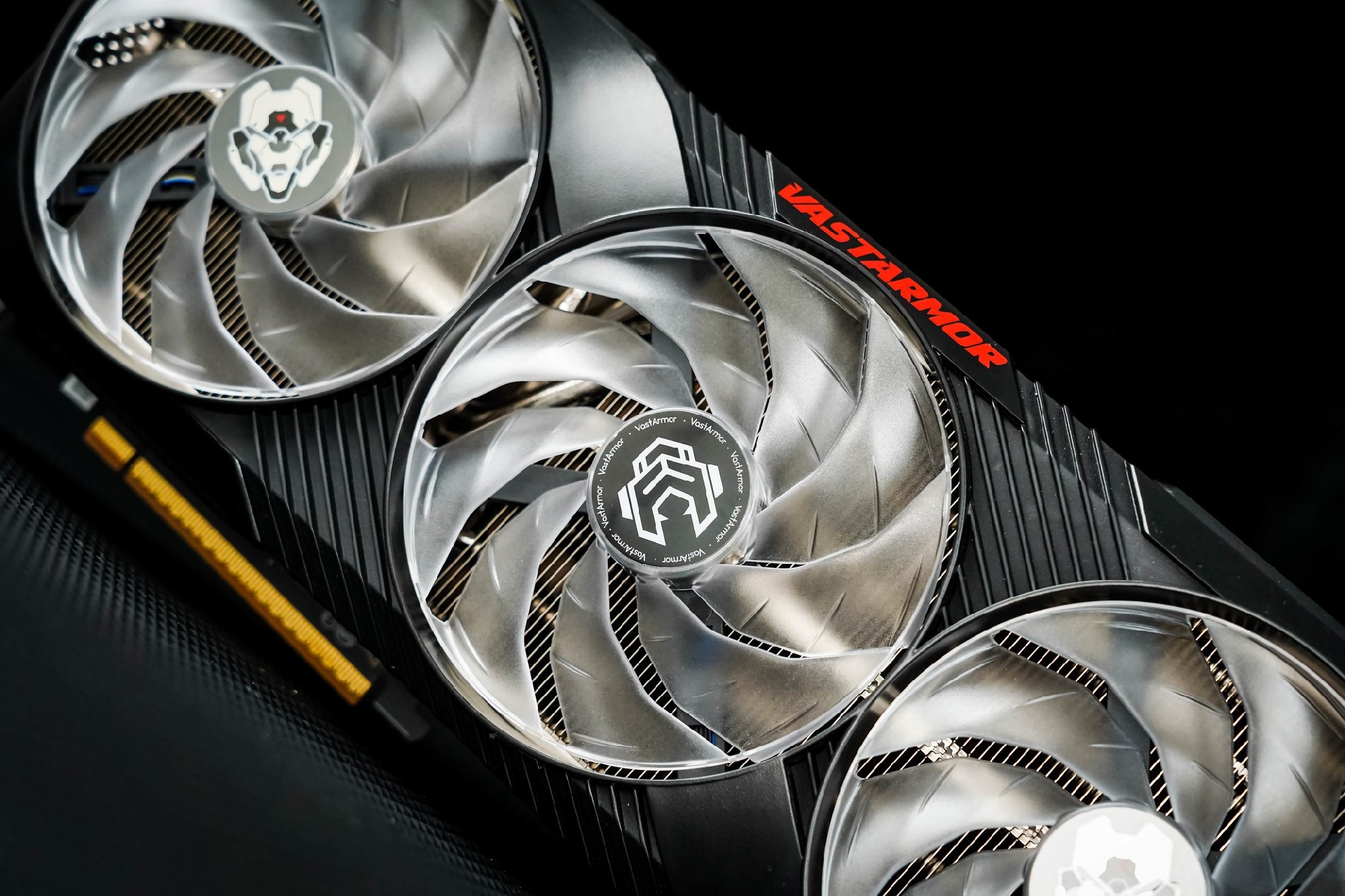 瀚铠RX 9070 XT 超合金Pro 《黑神话》FSR 4测试:史诗级提升