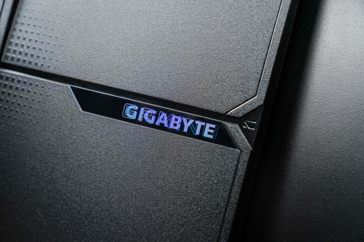 技嘉MO27Q28GR显示器评测：第四代WOLED全面竞化 多场景用户优选