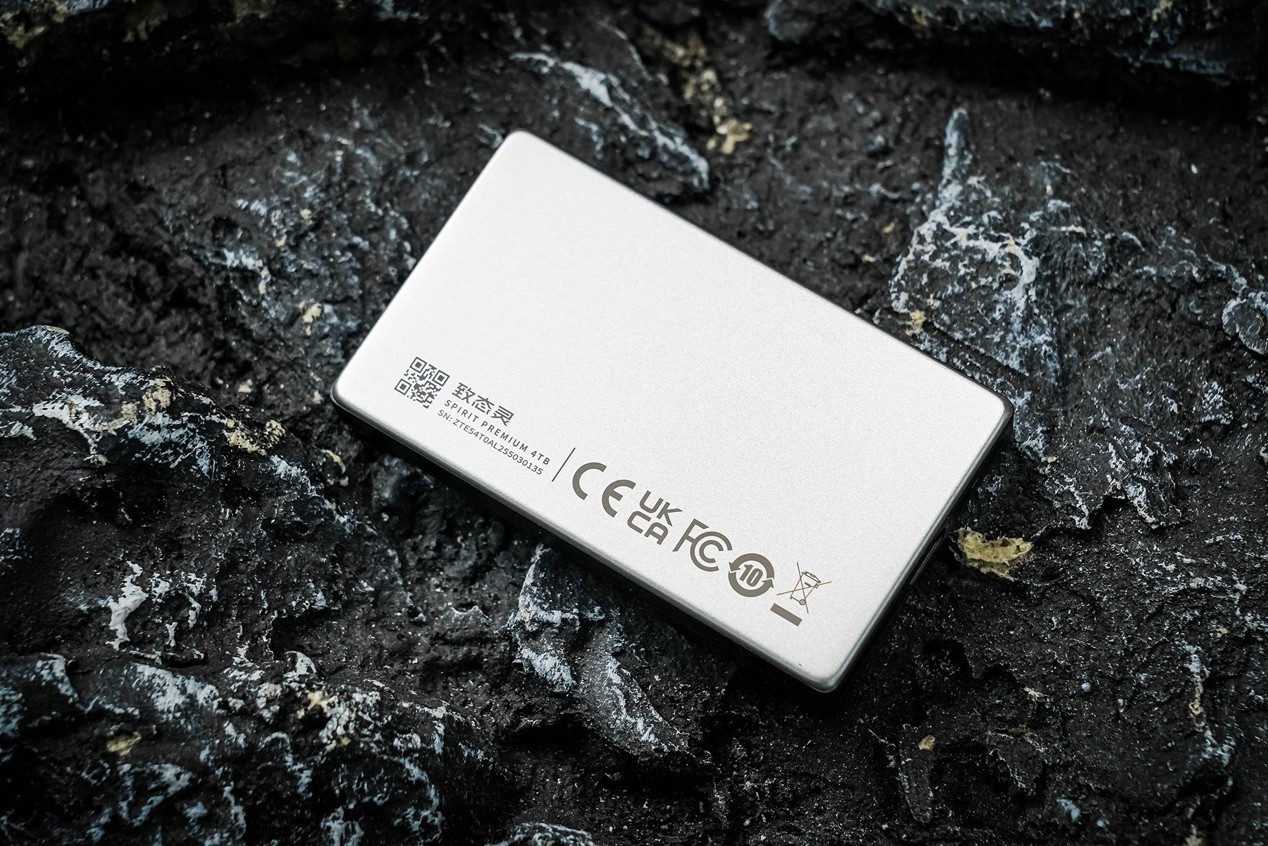 致态灵·先锋版4TB移动固态硬盘评测 海纳百川演绎于方寸之间