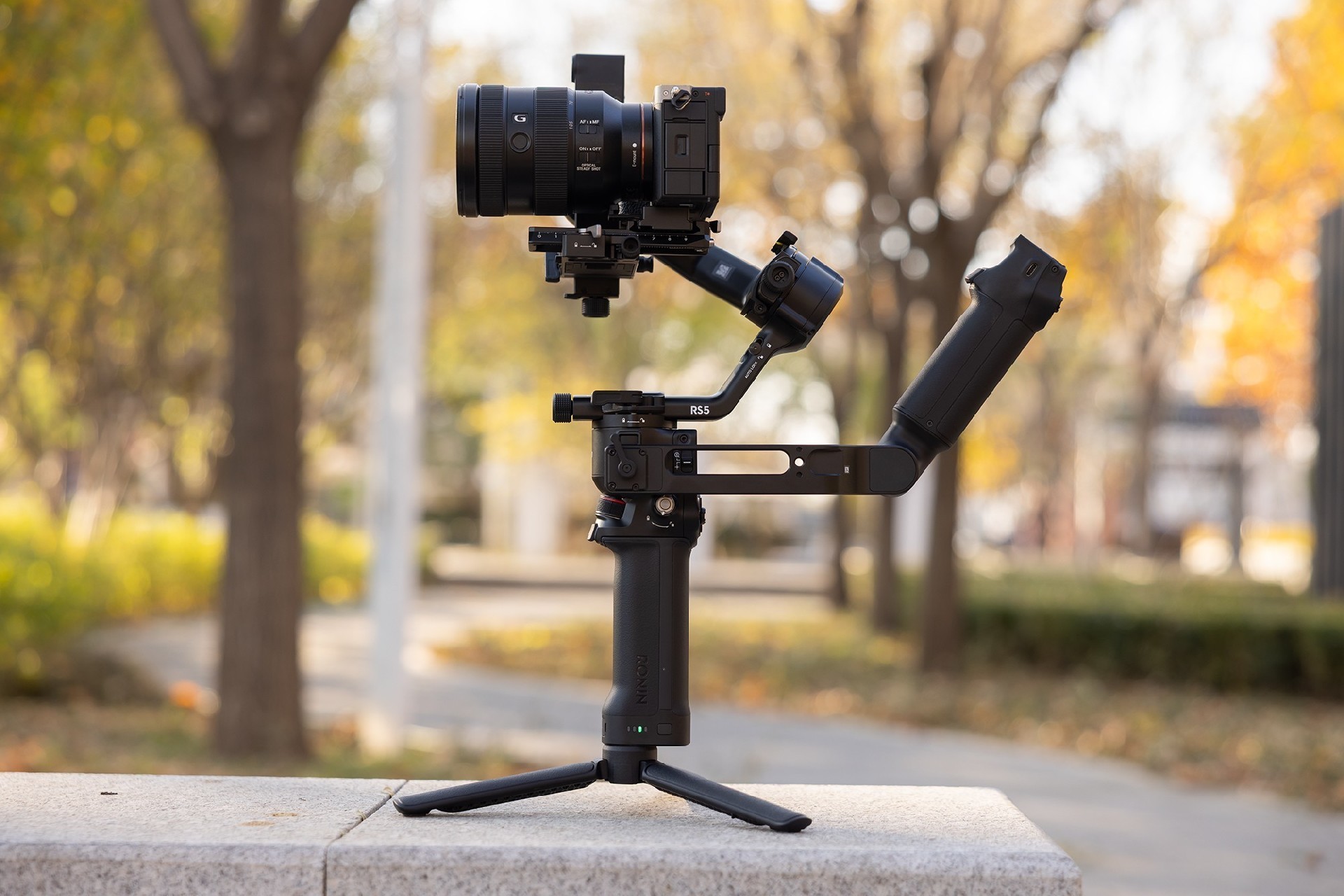 DJI RS 5稳定器测试：更智能化、更轻量化的专业稳定器