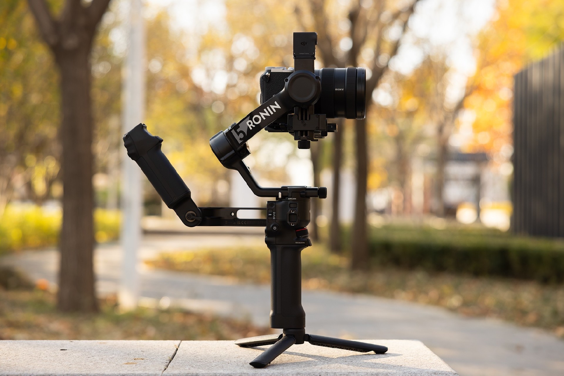 DJI RS 5稳定器测试：更智能化、更轻量化的专业稳定器