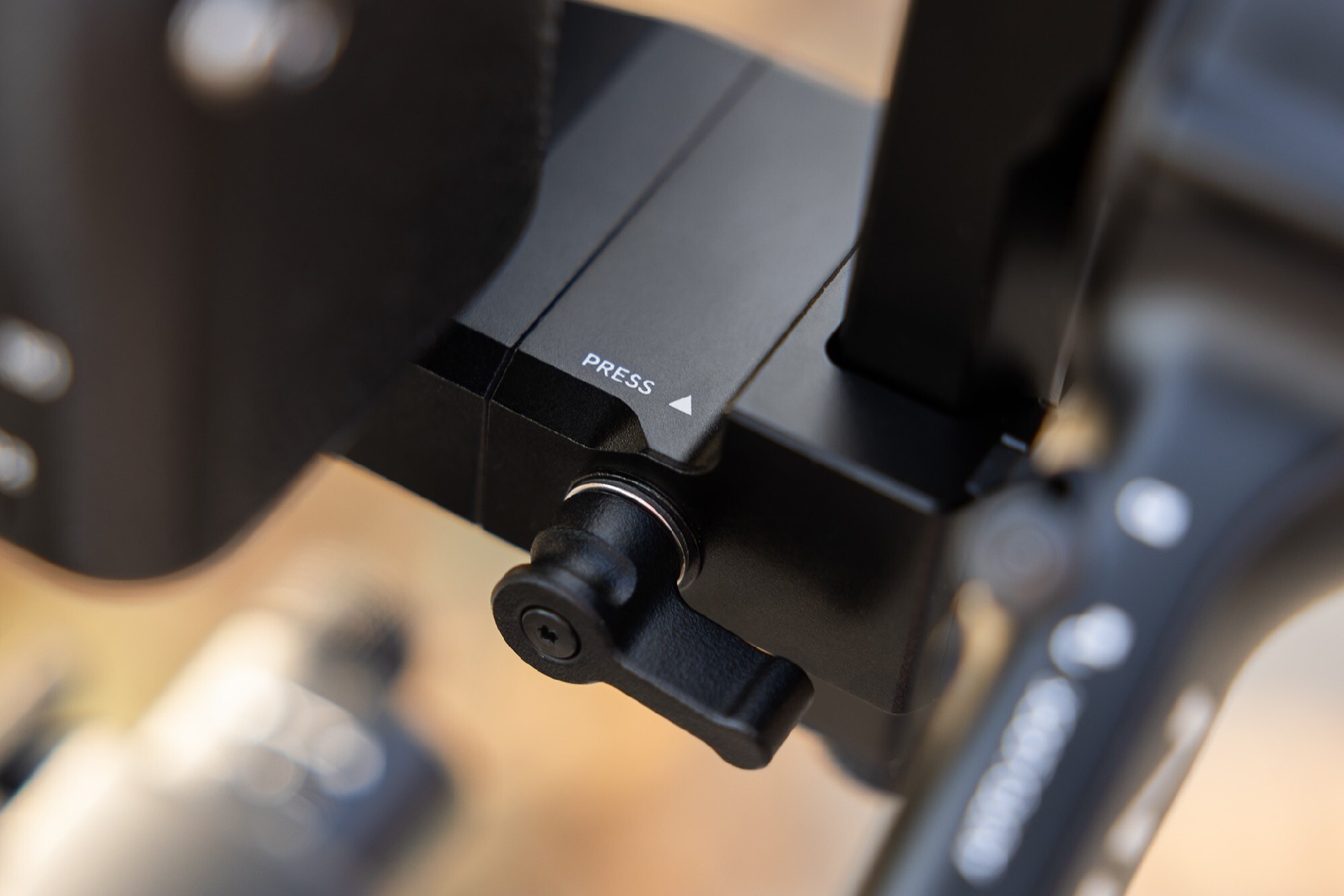 DJI RS 5稳定器测试：更智能化、更轻量化的专业稳定器