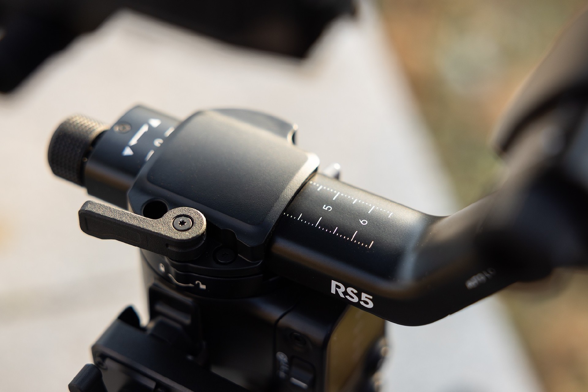 DJI RS 5稳定器测试：更智能化、更轻量化的专业稳定器