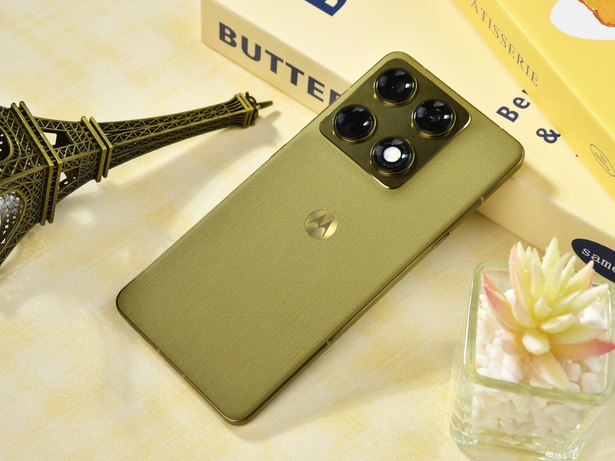 联想 moto X70 Air Pro全面评测：一台敢叫Pro的Air，到底强在哪？