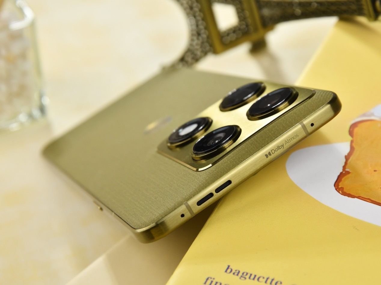 联想 moto X70 Air Pro全面评测：一台敢叫Pro的Air，到底强在哪？