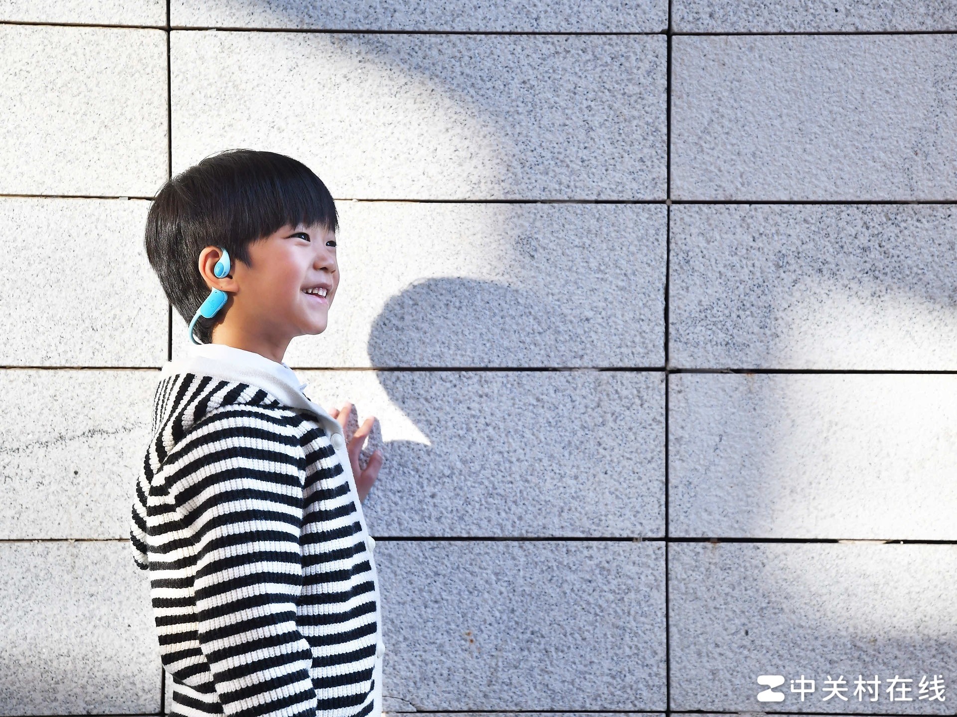 JBL JUNIOR FREE开放式无线颈挂儿童耳机一周体验：孩子安心，家长放心