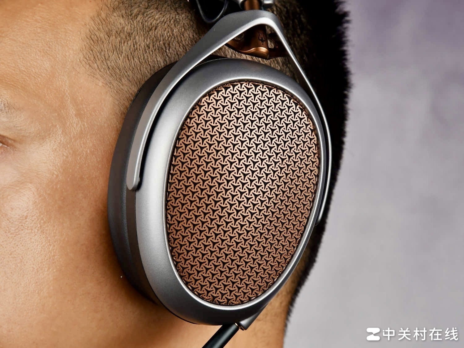 诗意般的声音之旅：Meze Audio POET头戴式平板耳机深度体验