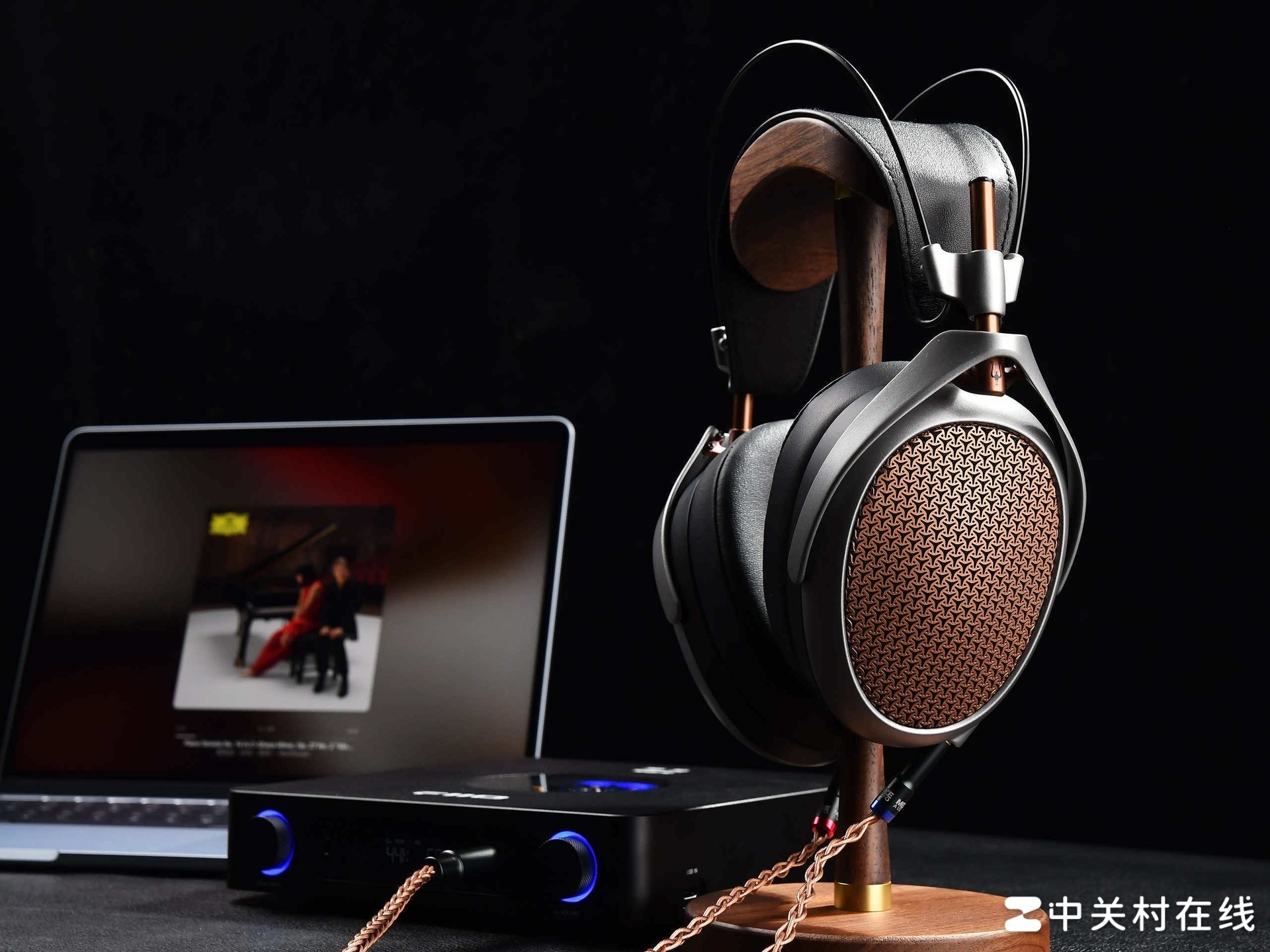 诗意般的声音之旅：Meze Audio POET头戴式平板耳机深度体验