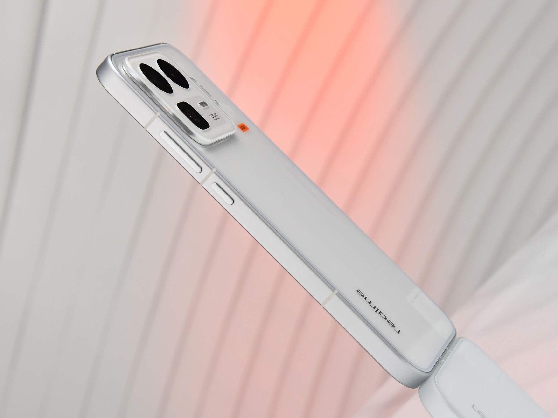 真我Neo8全面评测：越级还是开挂？这次性能设计全拉满