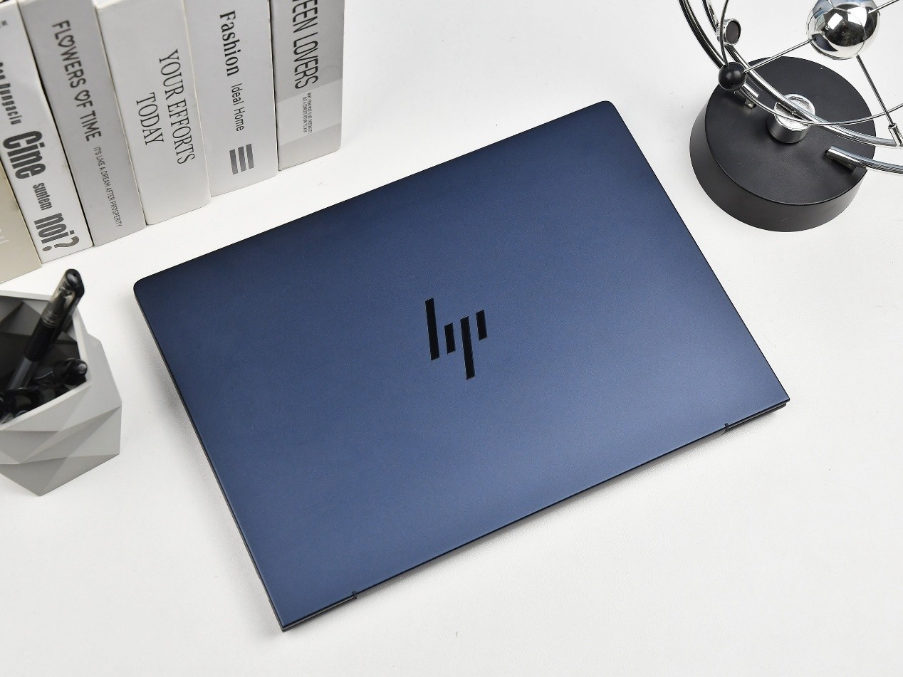 移动办公时代的精英级AI PC：惠普 EliteBook X G1i评测