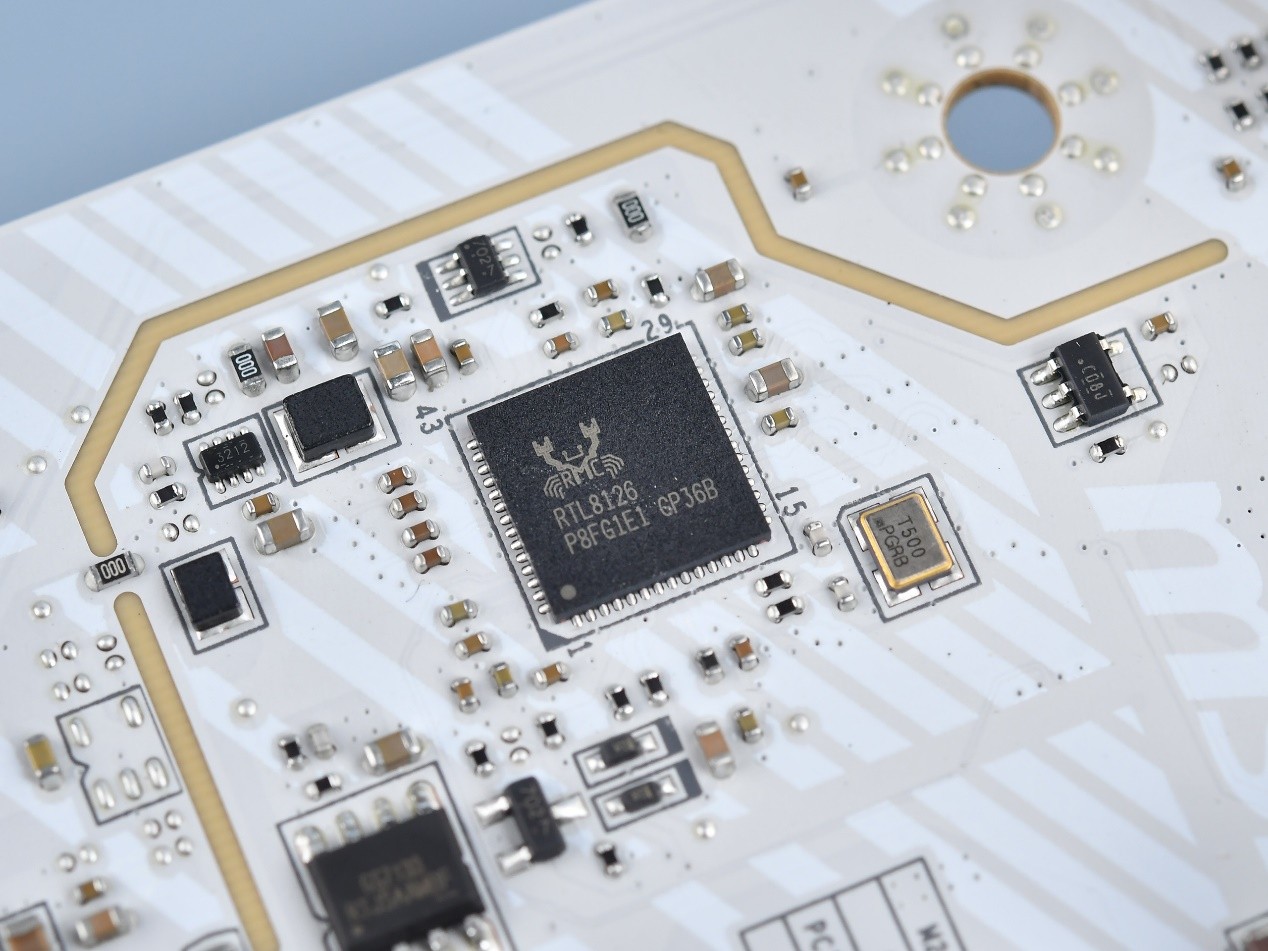 微星MPG B850M EDGE TI MAX WIFI主板评测：银白刀锋战力拉满