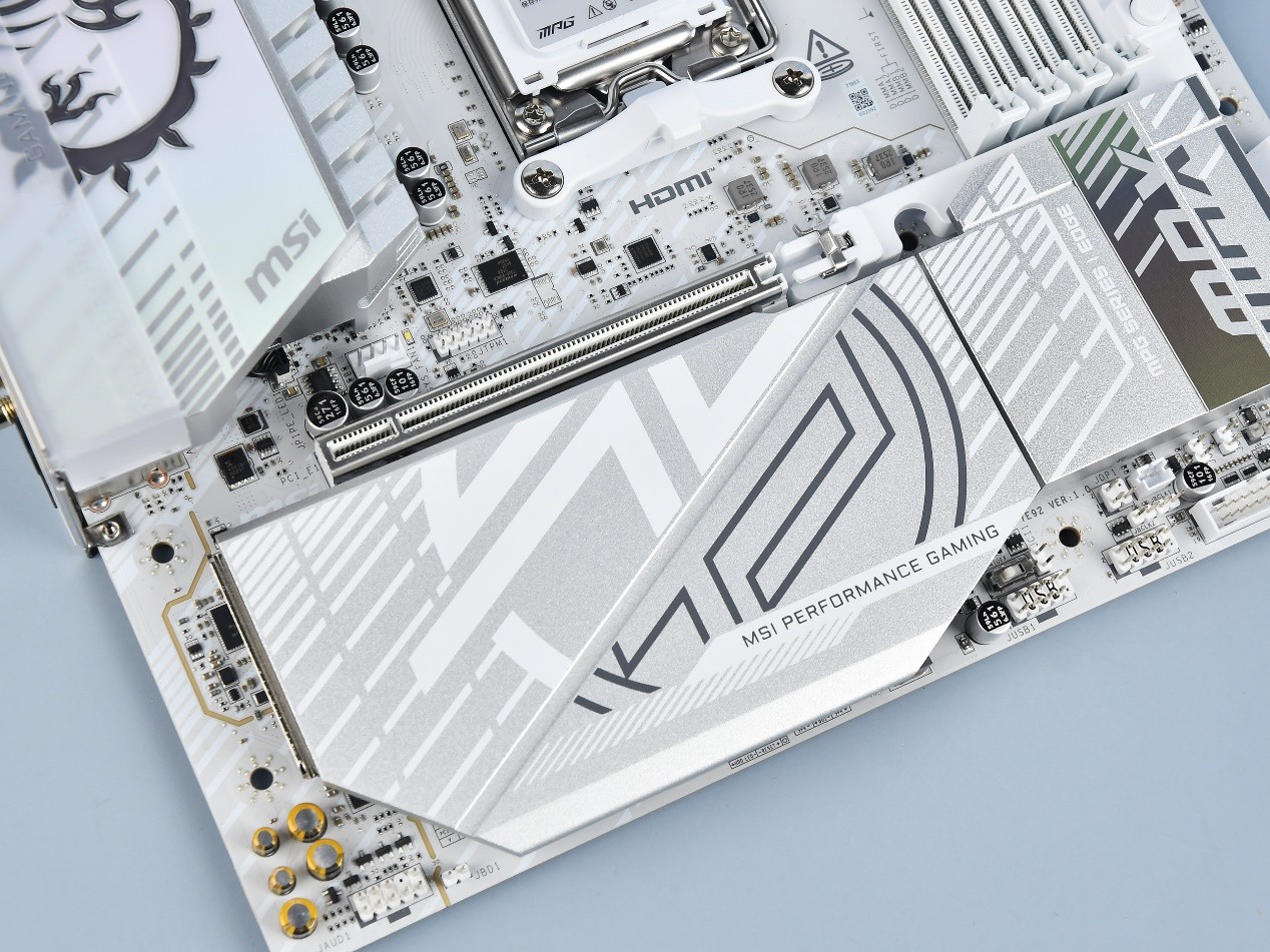 微星MPG B850M EDGE TI MAX WIFI主板评测：银白刀锋战力拉满