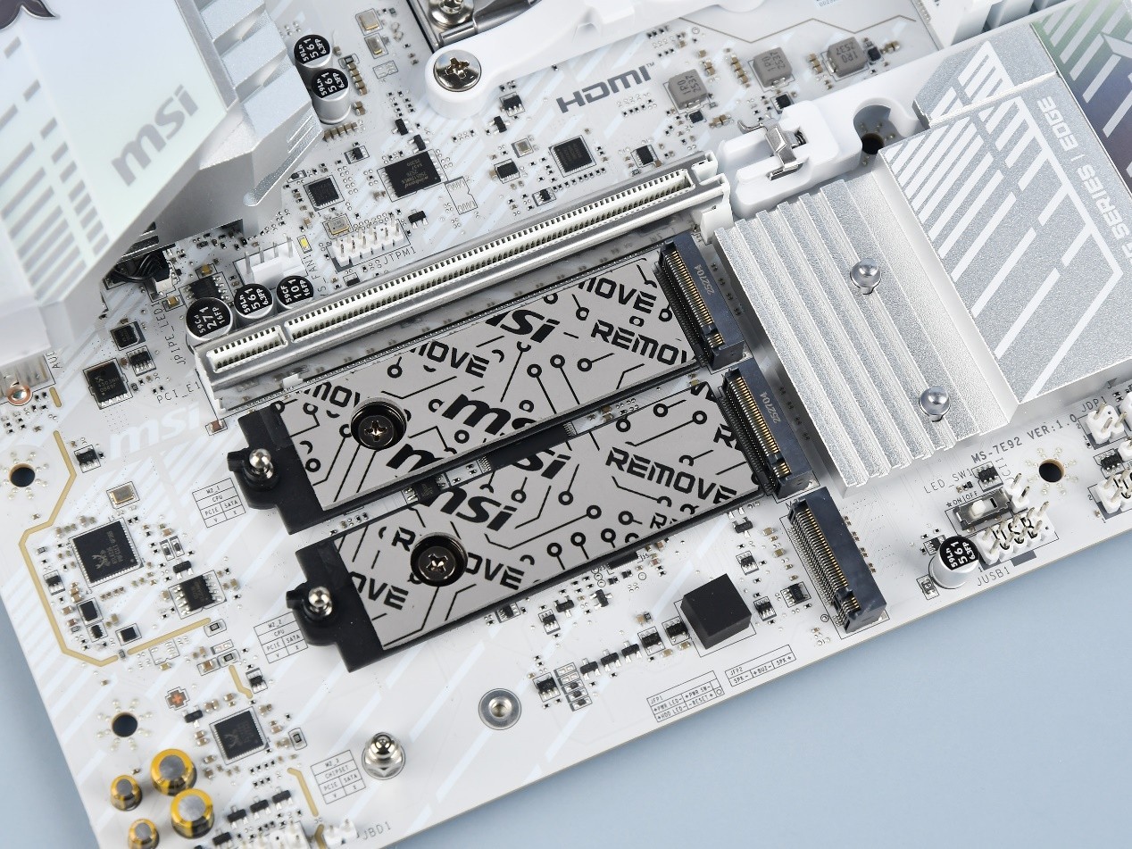 微星MPG B850M EDGE TI MAX WIFI主板评测：银白刀锋战力拉满