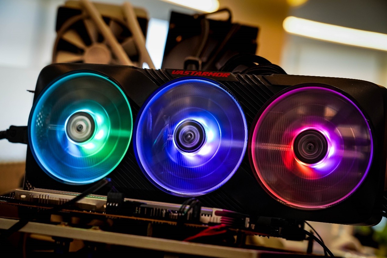 微星MPG B850M EDGE TI MAX WIFI主板评测：银白刀锋战力拉满