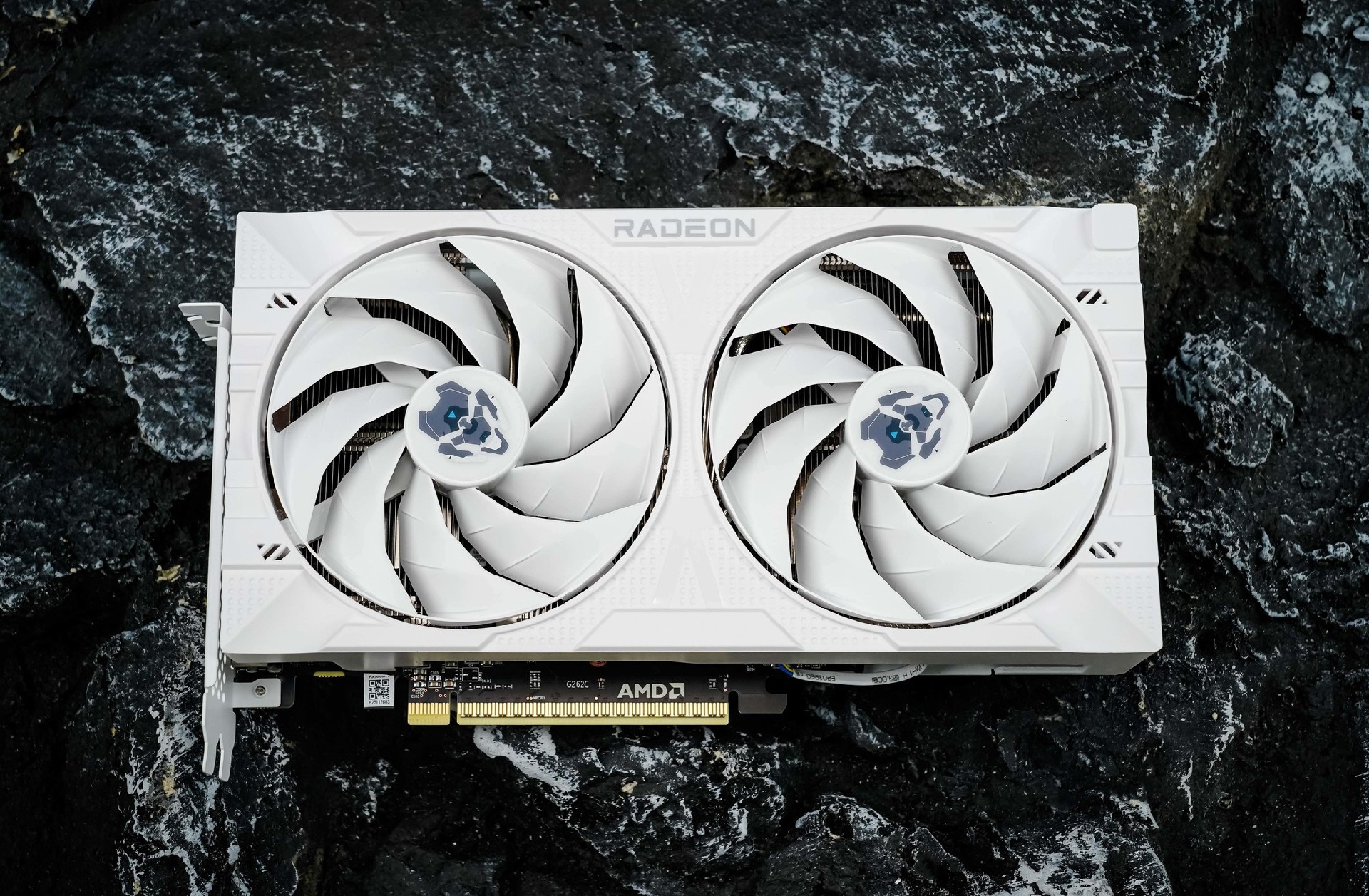 本代5款A卡如何选？瀚铠RX 9000系显卡纵评