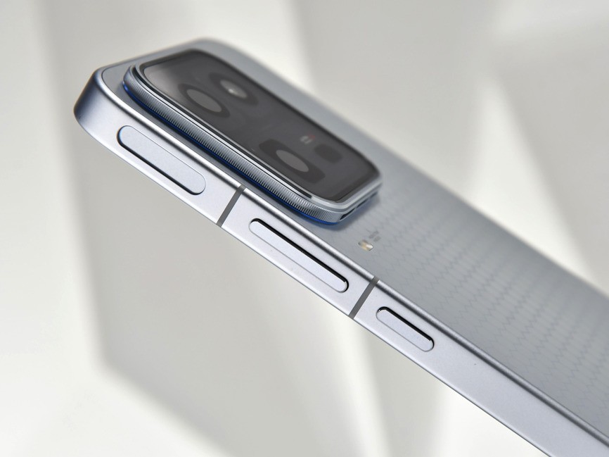 iQOO 15 Ultra全面评测 重新定义“性能Ultra”