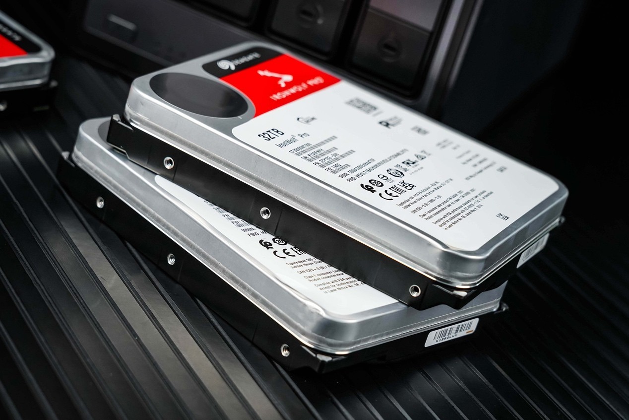 希捷酷狼Pro充氦硬盘32TB评测 多盘位NAS全程高能