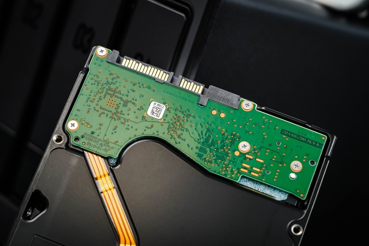 希捷酷狼Pro充氦硬盘32TB评测 多盘位NAS全程高能