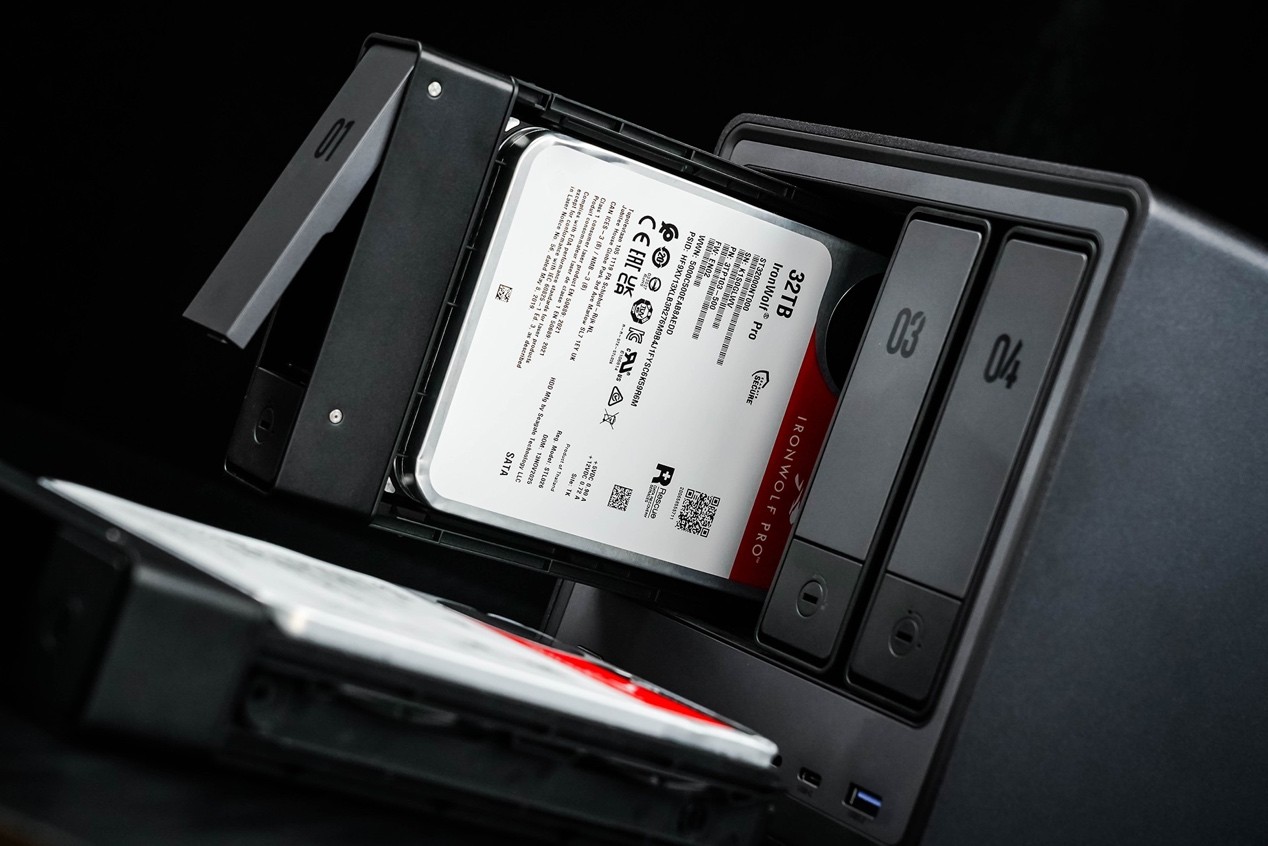 希捷酷狼Pro充氦硬盘32TB评测 多盘位NAS全程高能