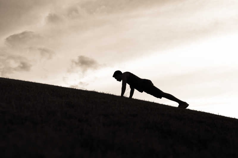 春节也要好好自律 男生推荐锻炼这三部分肌群