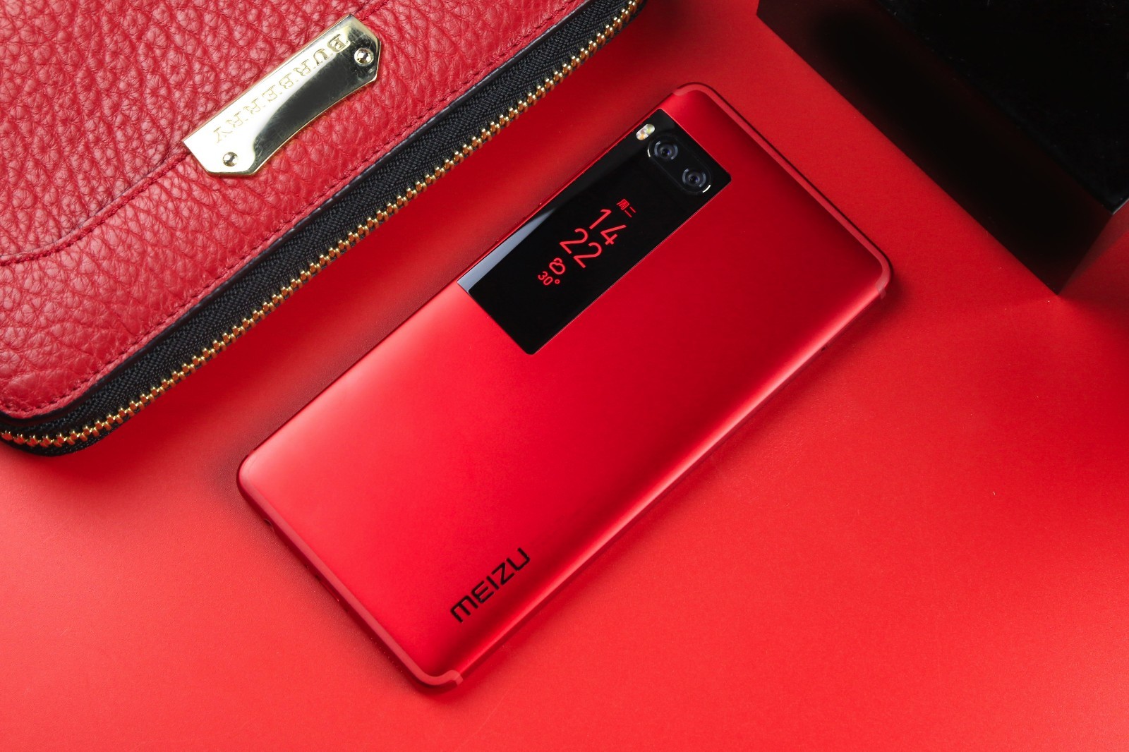 魅族手机走马灯：小而美的热爱输给商业现实