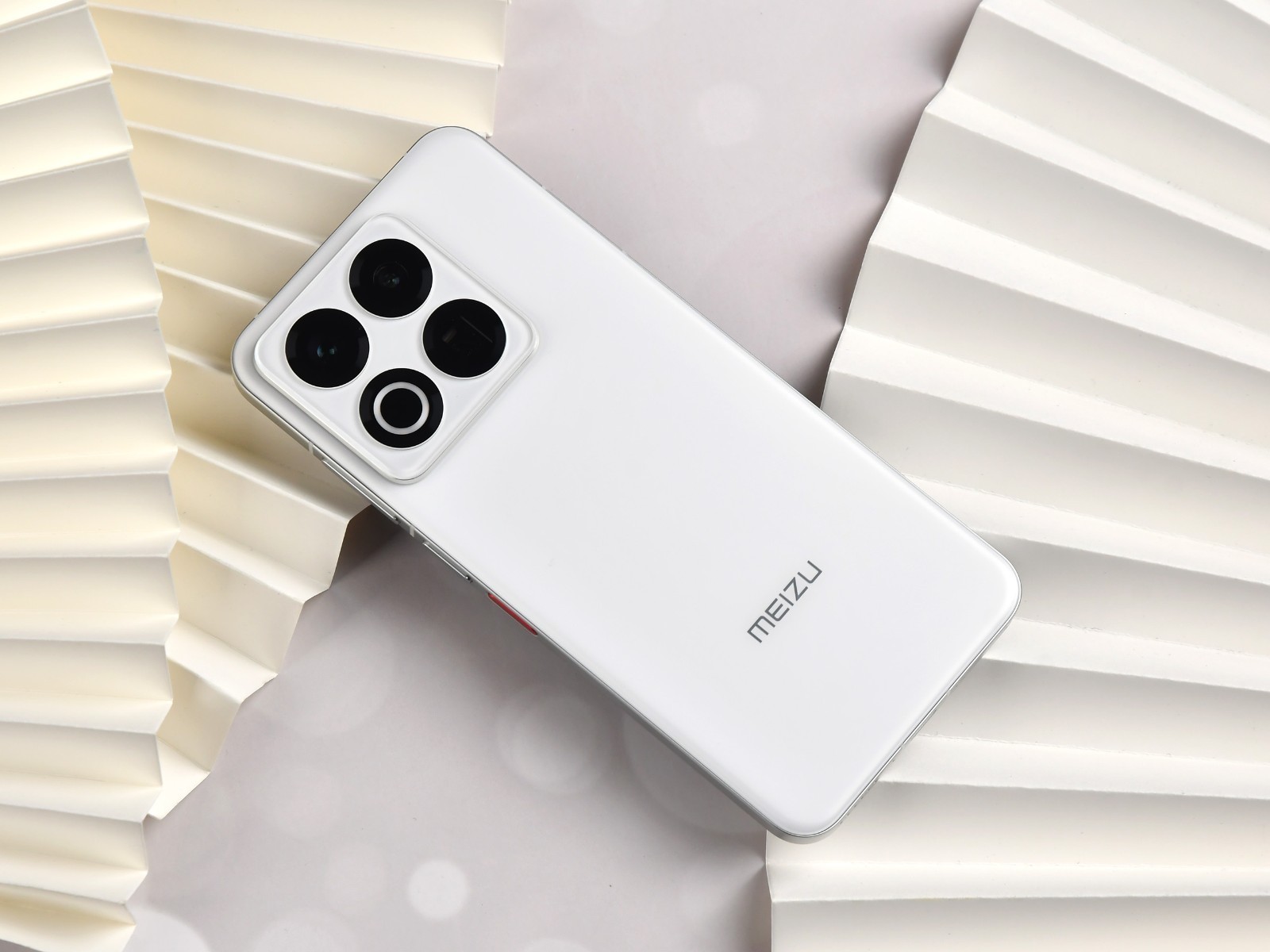 魅族手机走马灯：小而美的热爱输给商业现实