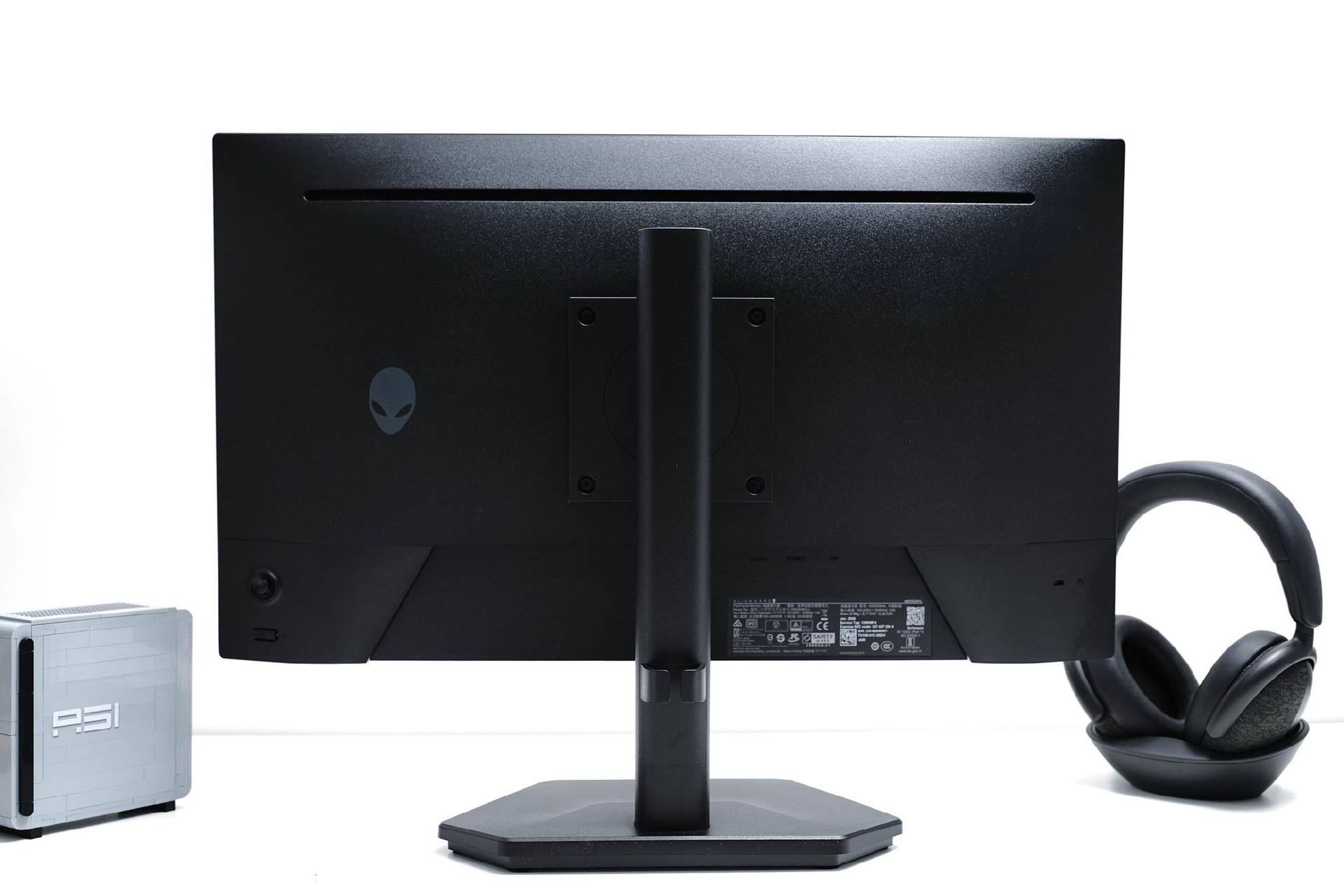 高性价比显示器到底咋样？体验Alienware外星人AW2526HL游戏显示器