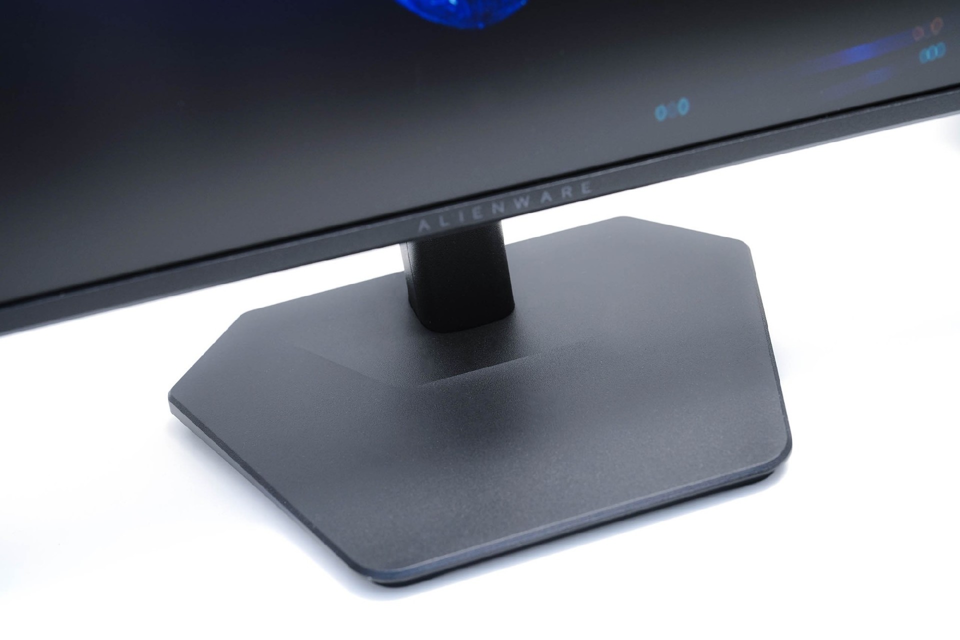 高性价比显示器到底咋样？体验Alienware外星人AW2526HL游戏显示器