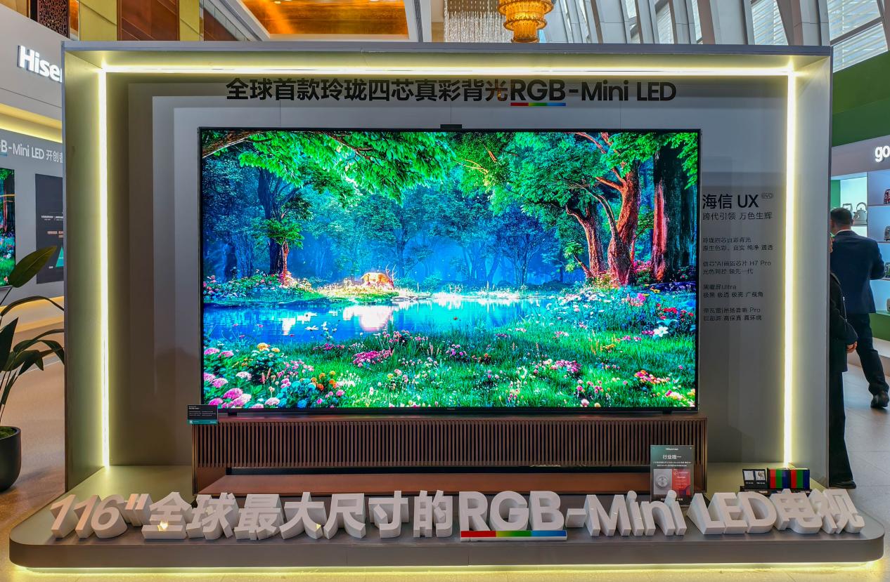 海信UX2026款现场实测体验：海信玲珑4芯真彩背光超越OLED立标杆