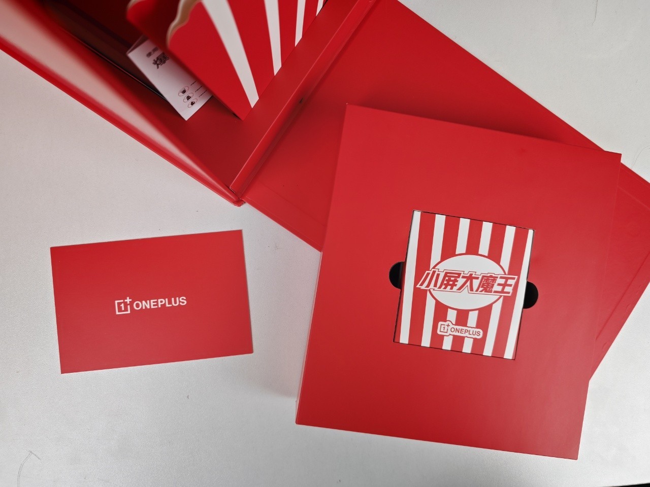 一加 15T 发布会邀请函：小屏大魔王，又小又强又美又全面