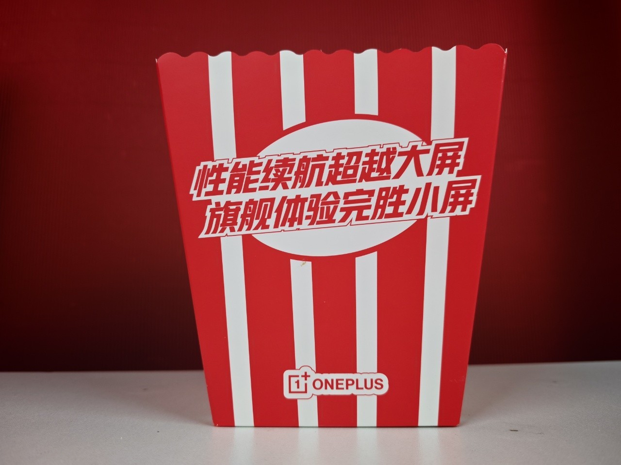 一加 15T 发布会邀请函：小屏大魔王，又小又强又美又全面