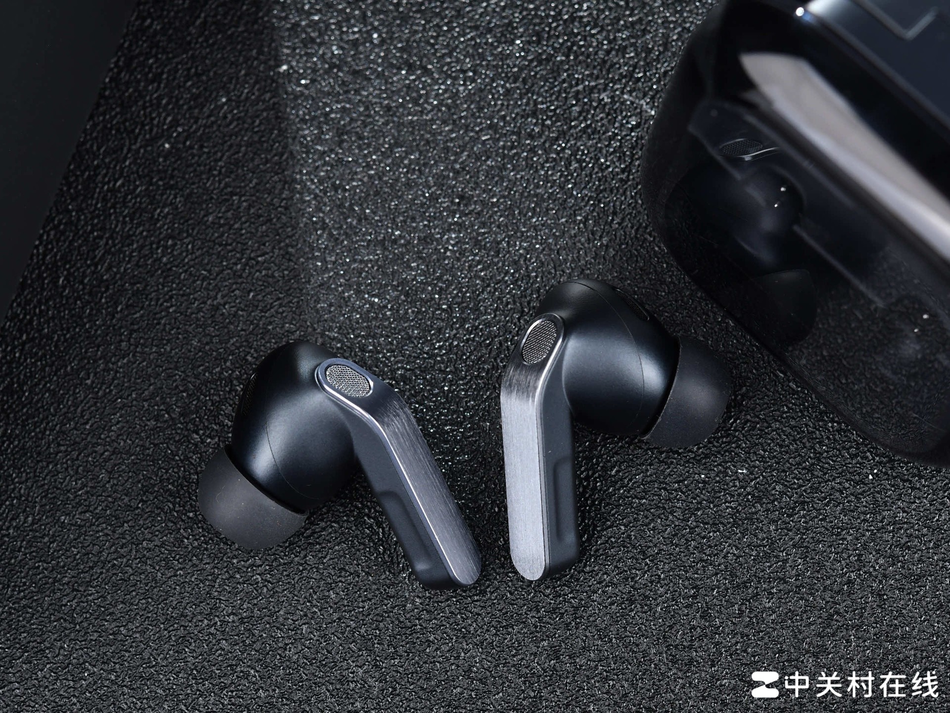 一副均衡耐听的旗舰TWS：三星 Galaxy Buds 4 Pro上手快评