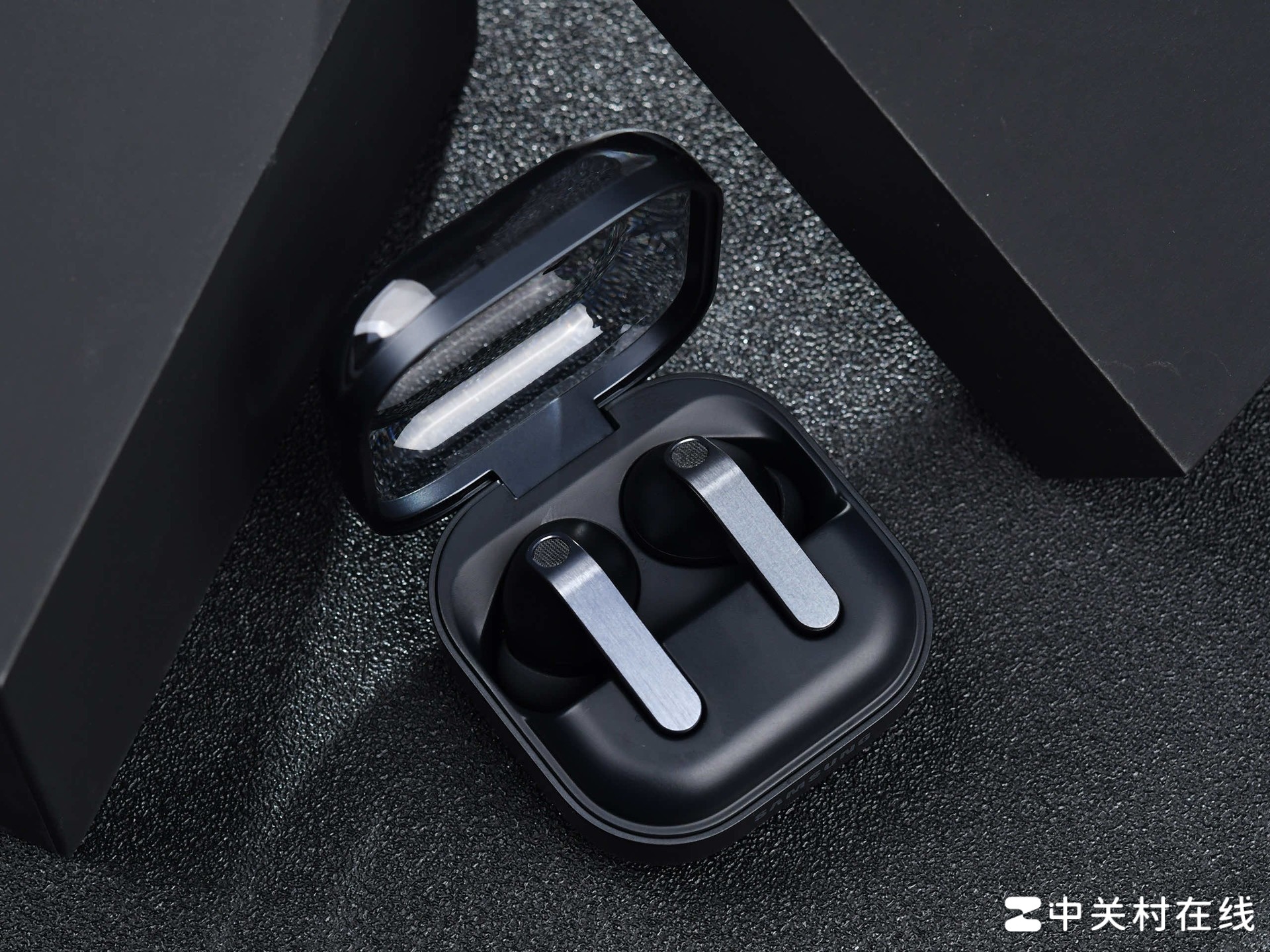 一副均衡耐听的旗舰TWS：三星 Galaxy Buds 4 Pro上手快评