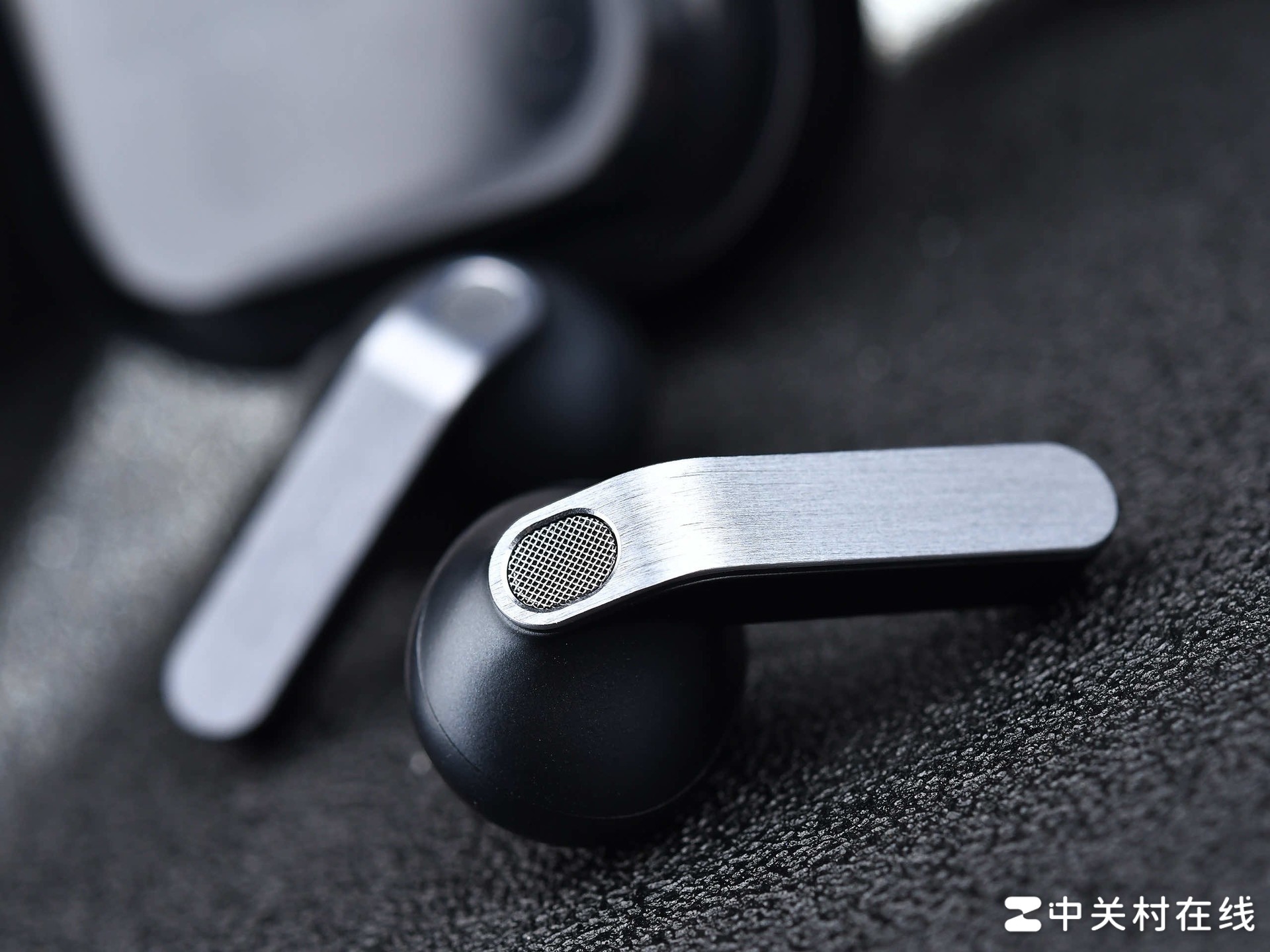 一副均衡耐听的旗舰TWS：三星 Galaxy Buds 4 Pro上手快评