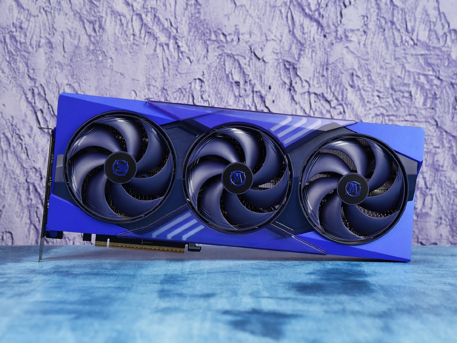 微星GeForce RTX 5070 12G 魔兽世界 至暗之夜 限定版评测 艾泽拉斯双生美学