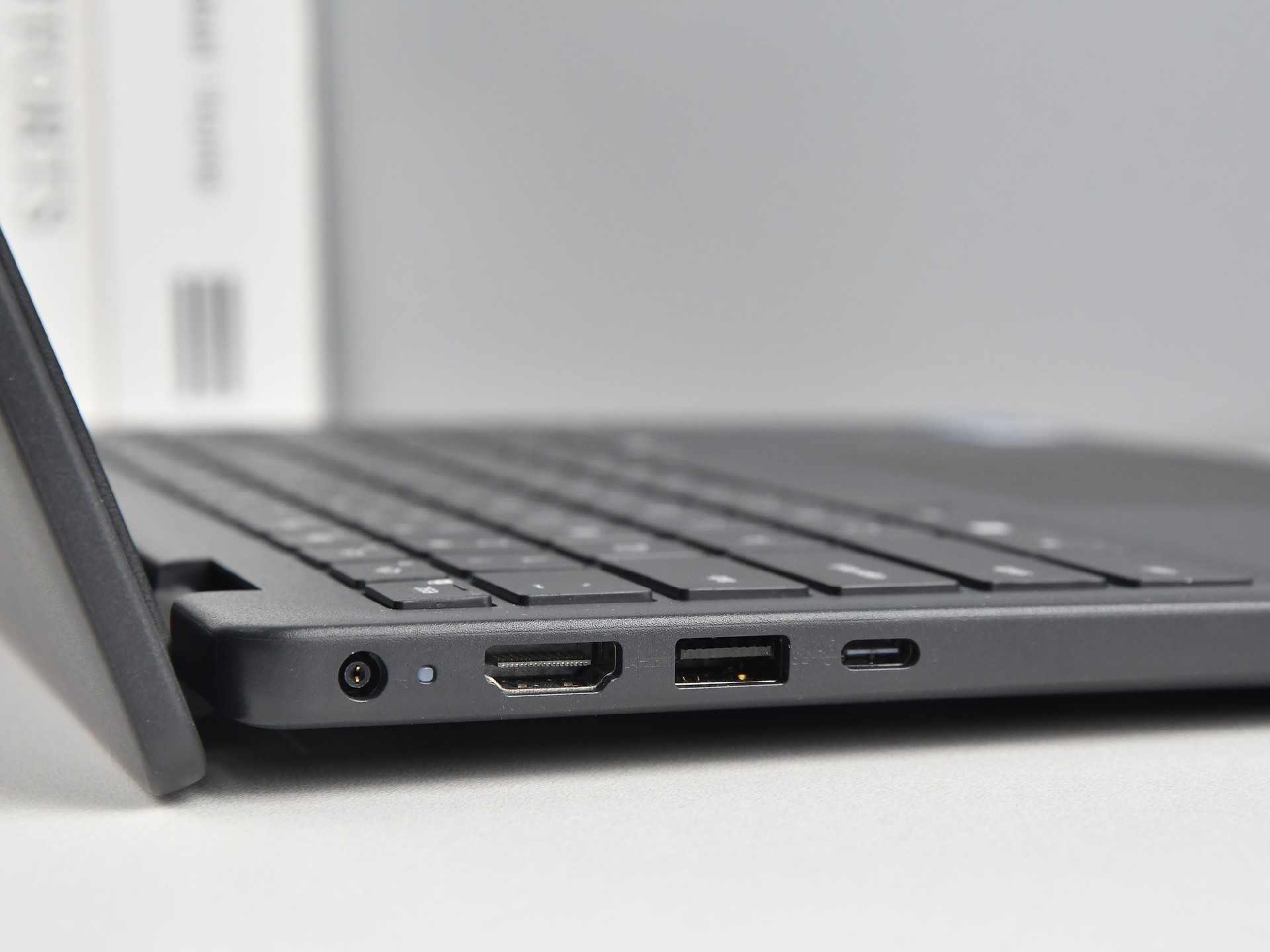 Dell Pro 14 Essential笔记本评测：中小企业低成本IT部署方案