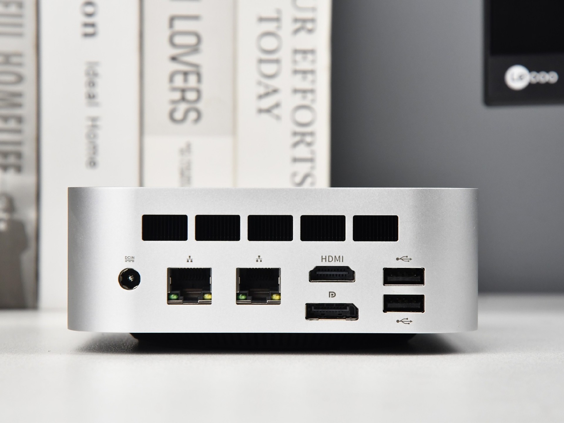 巴掌大小的超小型迷你小钢炮!上手体验来酷AI MINI高性能迷你主机