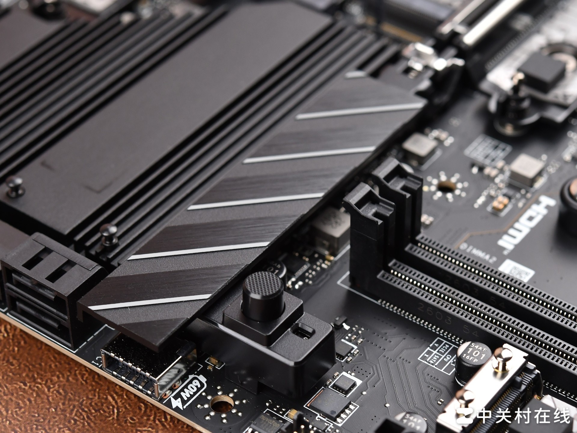 微星MEG X870E UNIFY-X MAX主板评测 暗影回归 超频拉满