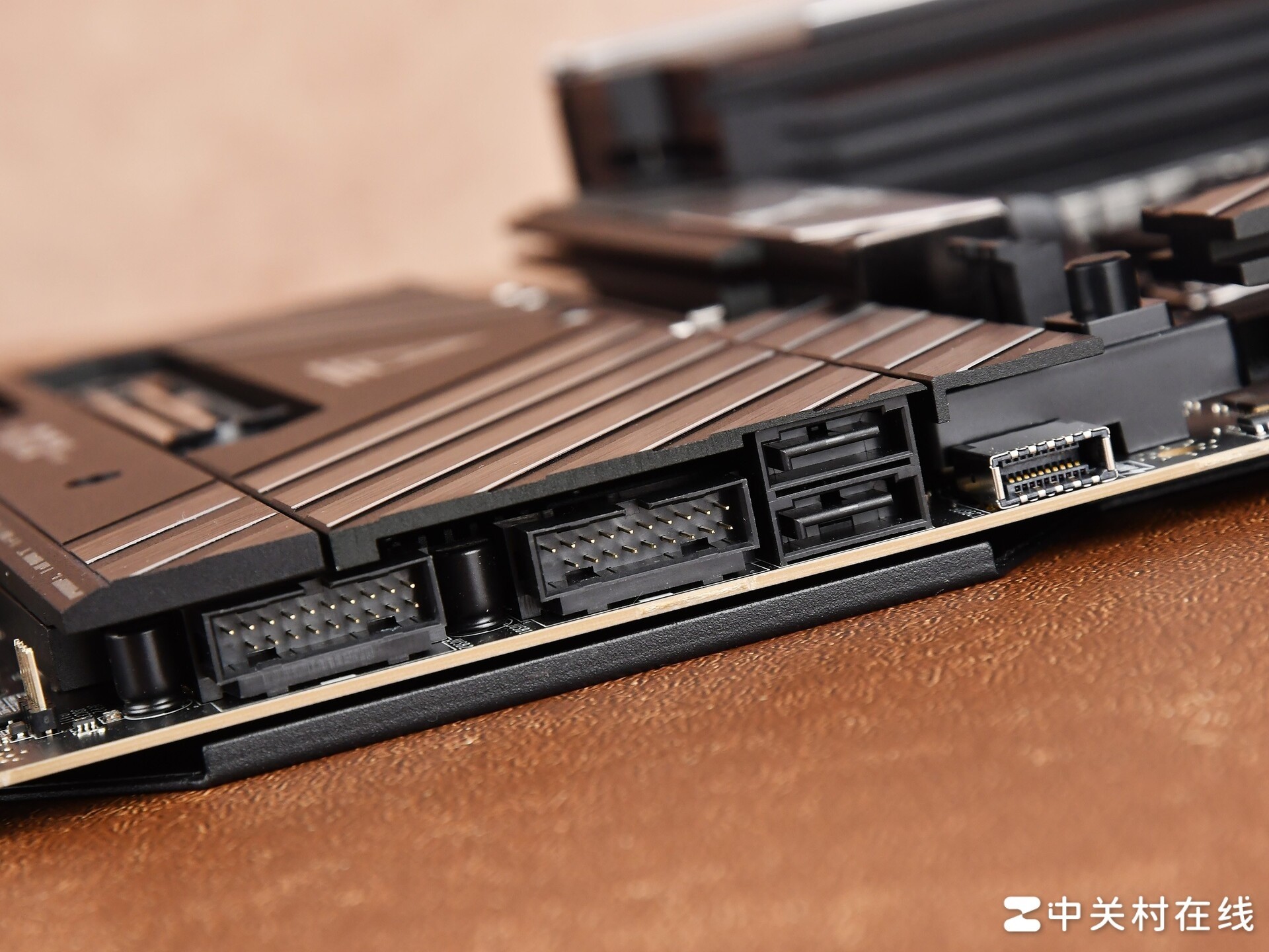 微星MEG X870E UNIFY-X MAX主板评测 暗影回归 超频拉满