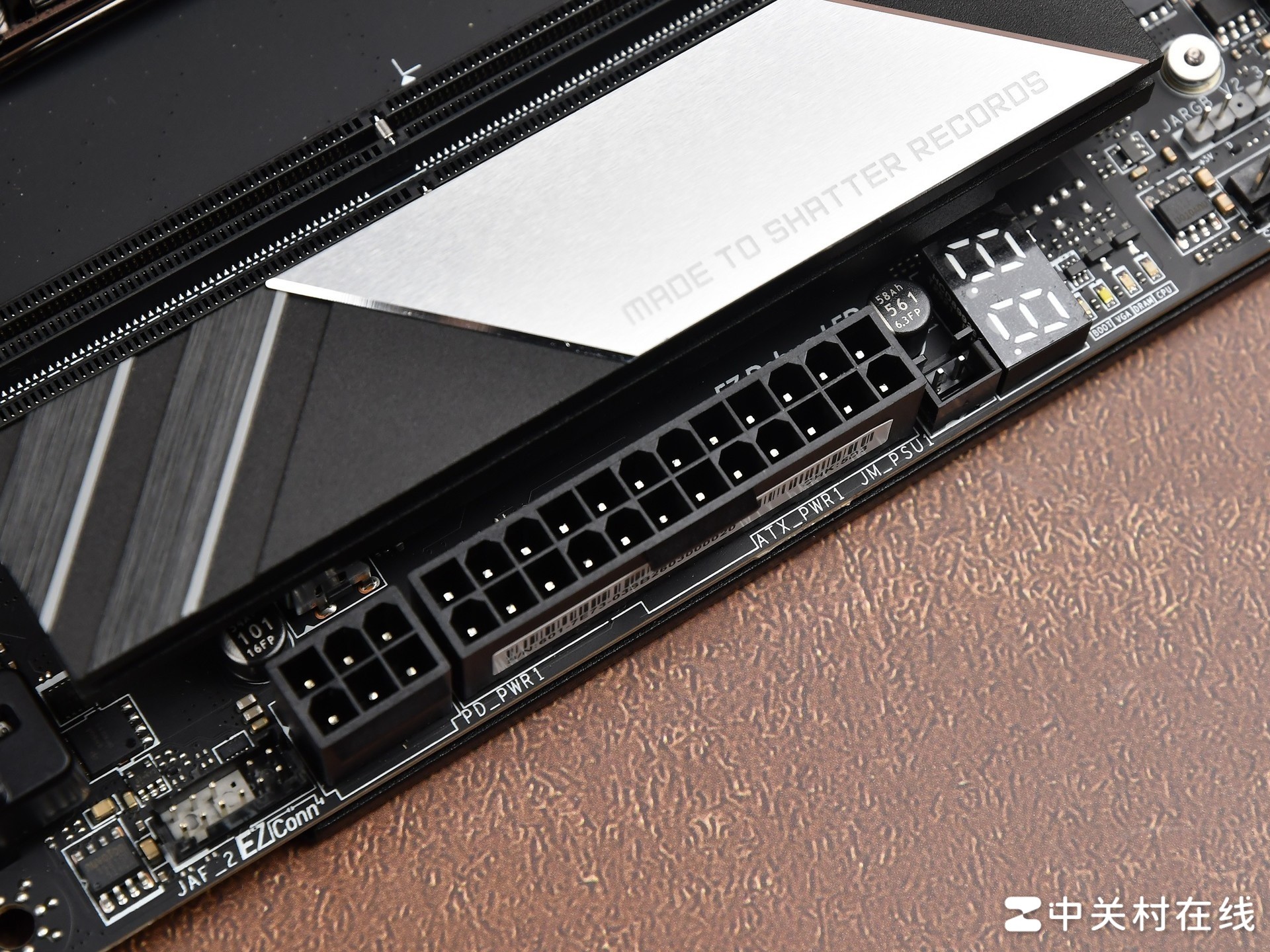 微星MEG X870E UNIFY-X MAX主板评测 暗影回归 超频拉满