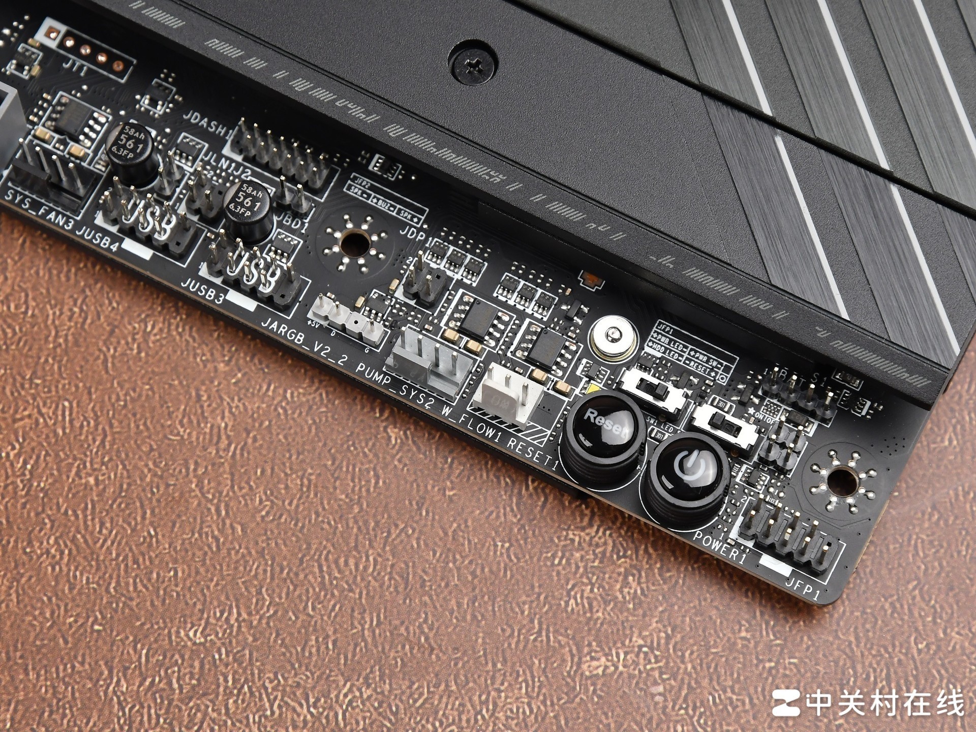 微星MEG X870E UNIFY-X MAX主板评测 暗影回归 超频拉满