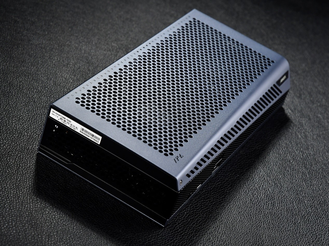 技嘉AORUS RTX 5060 Ti AI BOX显卡坞评测：游戏与AI的移动利器